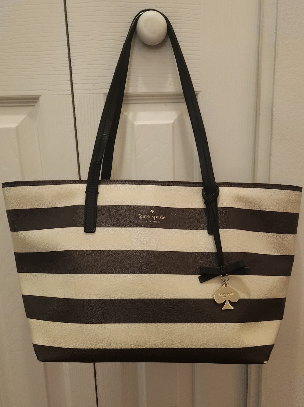 kate spade Black and Cream Horizontal Stripe Tote with Charm AMAZING CONDITION